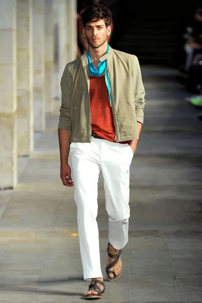 Look 30